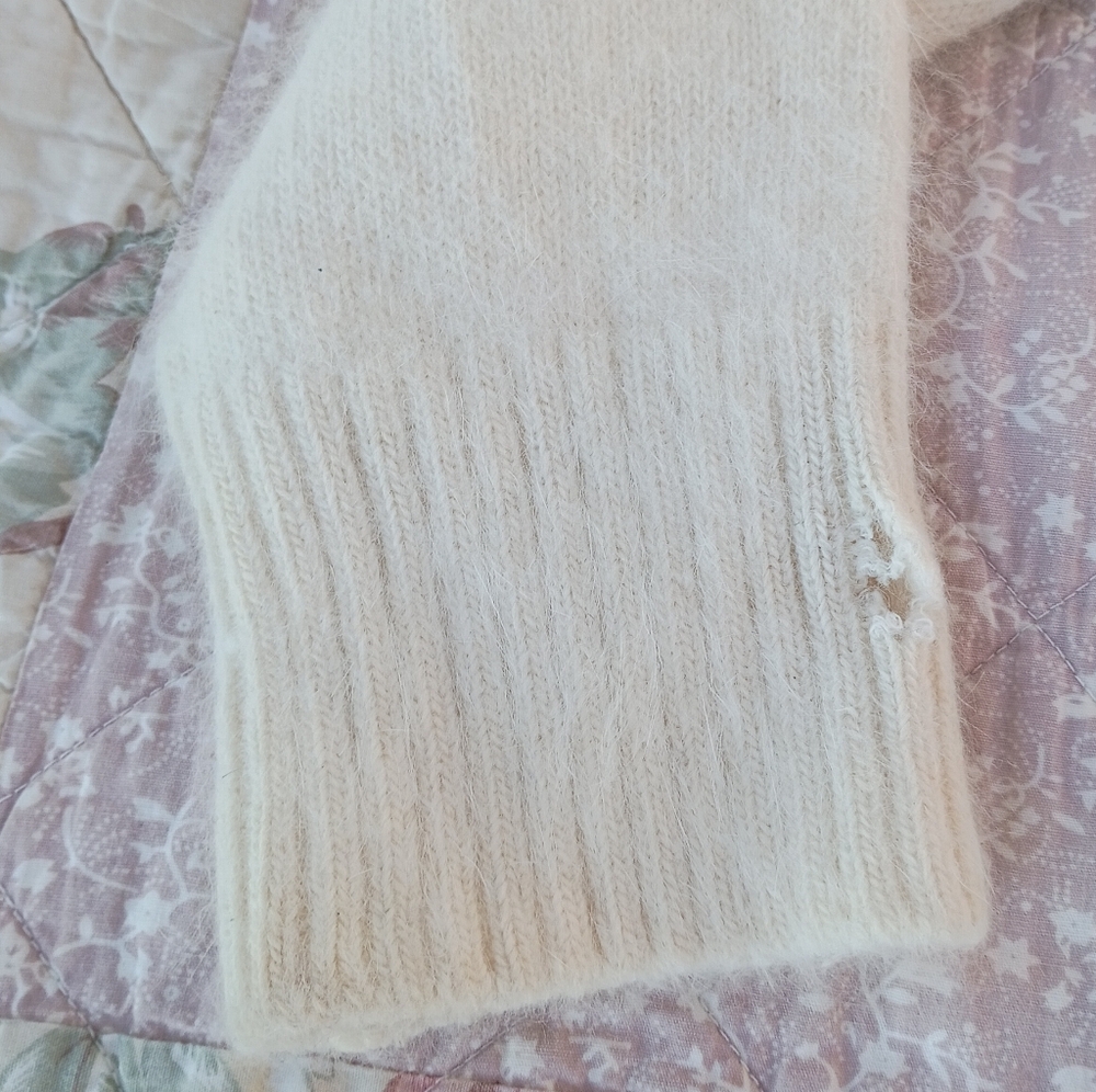 Venesha Vintage 80% Angora Rabbit Hair Fur Fuzzy Turtleneck Sweater Large ๐๐โจ - Picture 15 of 16